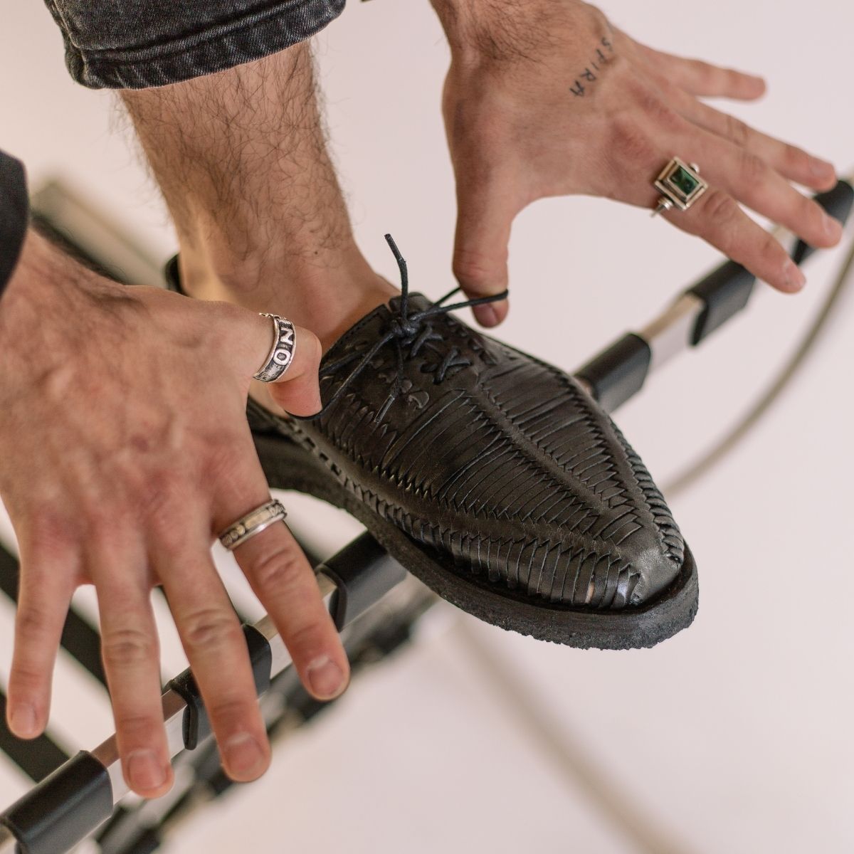 Front view of Benito sustainable leather oxford black