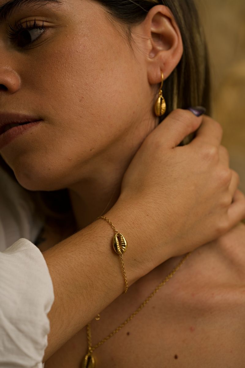 CANO - Ethical Jewelry Concha Earrings and Bracelet Gold