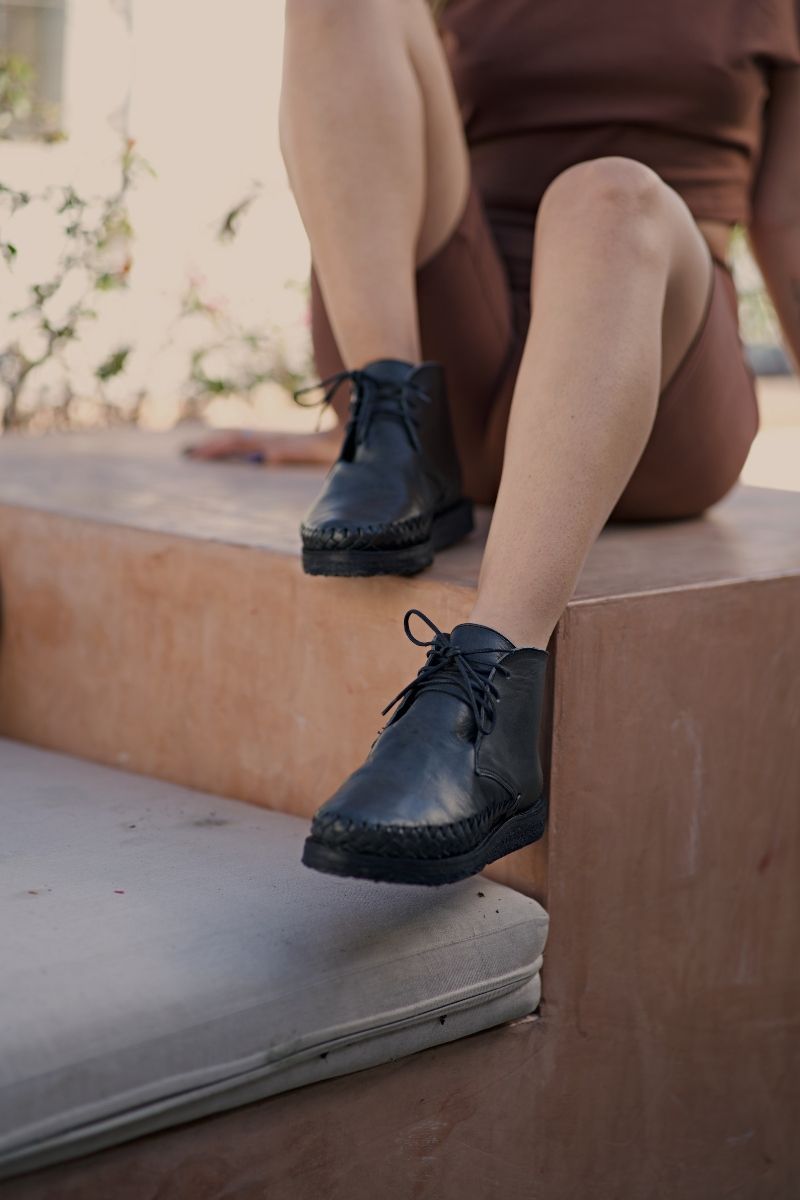 Lifestyle view of Gabriel sustainable Desert boot black - CANO