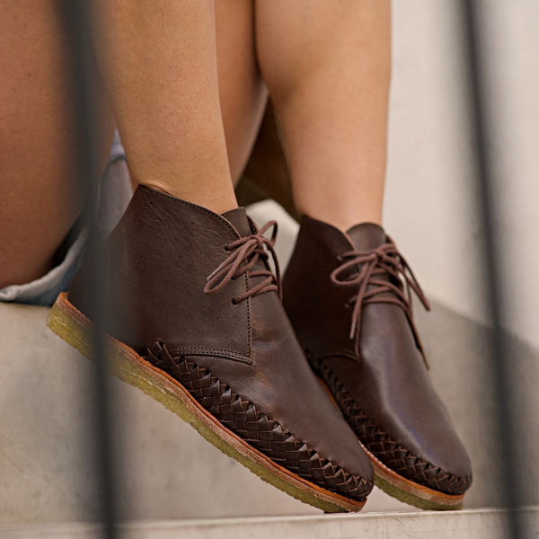 Lifestyle view of Gabriel women Desert boot coffee - CANO