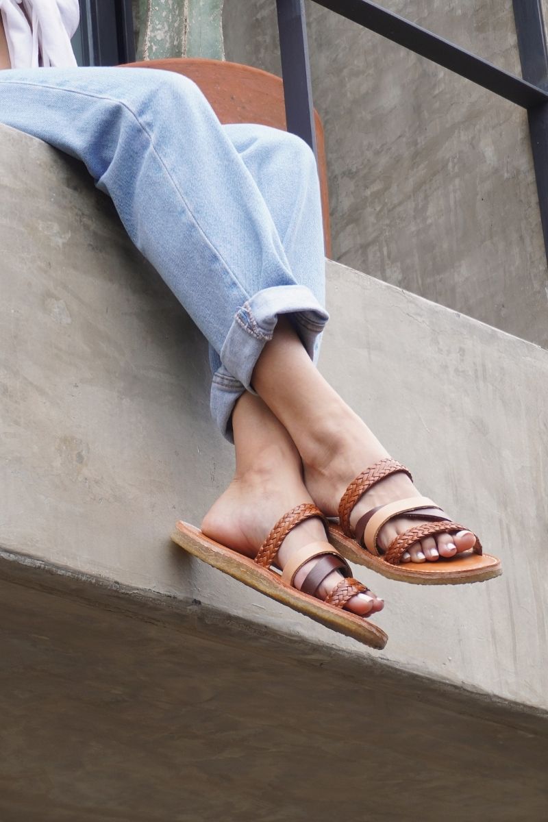 Cano Julieta Natural open sandal lifestyle view