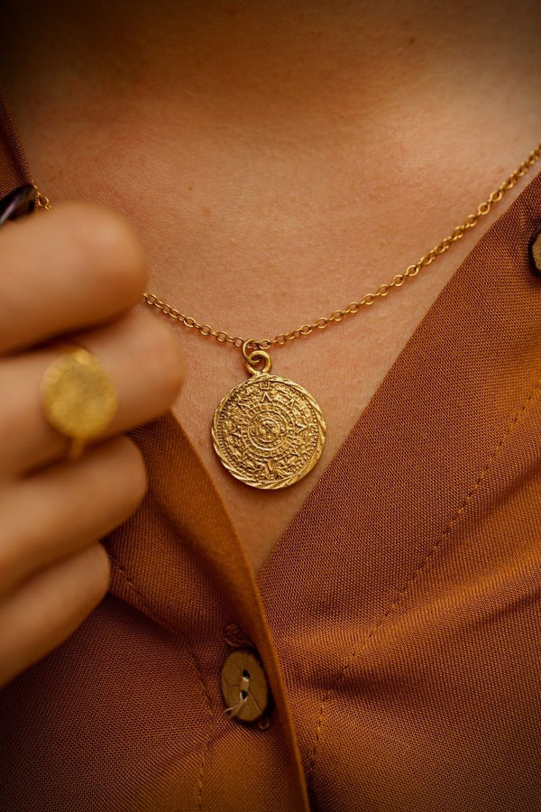 Maia Pendant Necklace Gold